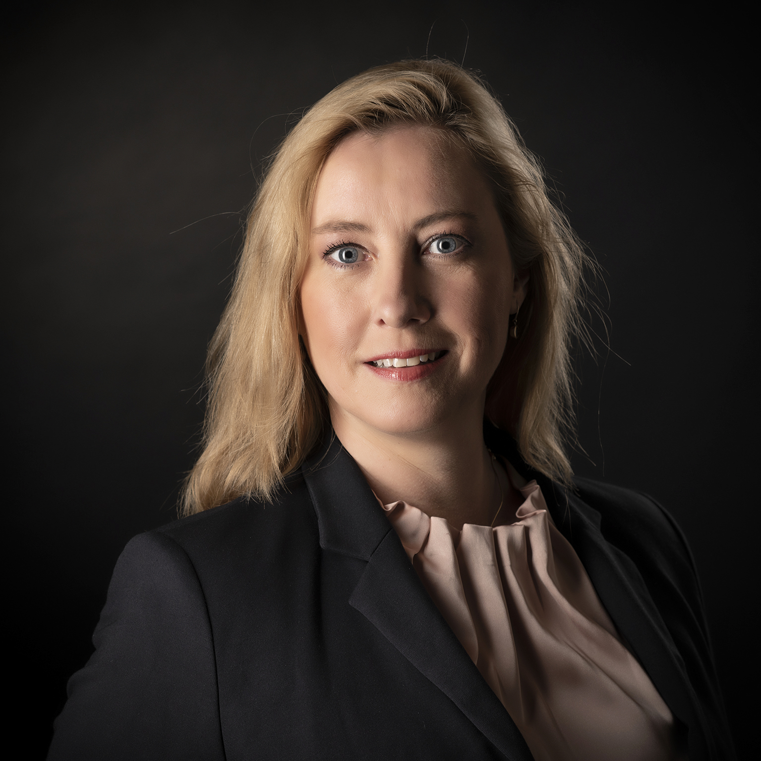 Mr. Dr. Antoinette Vlieger
